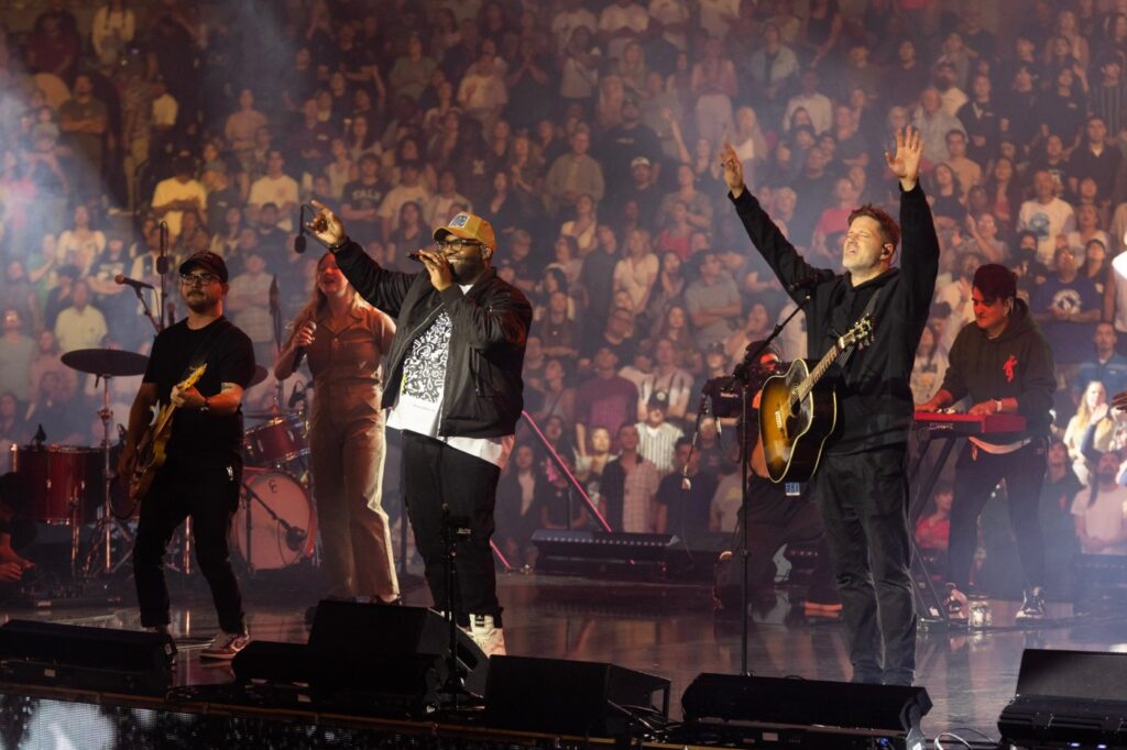 Thousands worship at Honda Center for “service in the round” Harvest