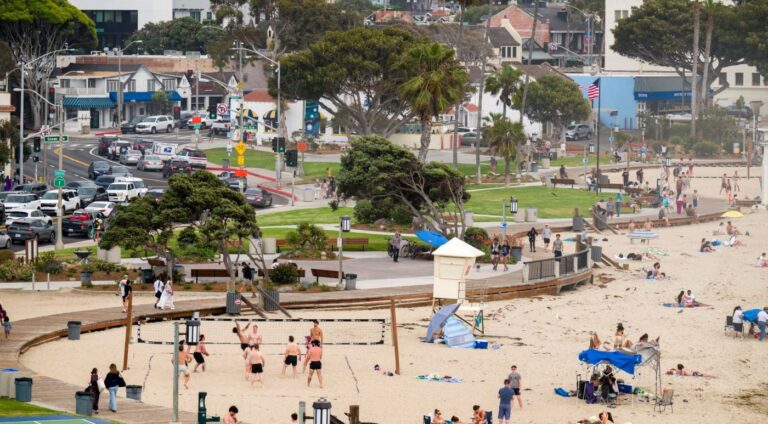 Main Beach Park in Laguna Beach, already popular, debuts new amenities ...